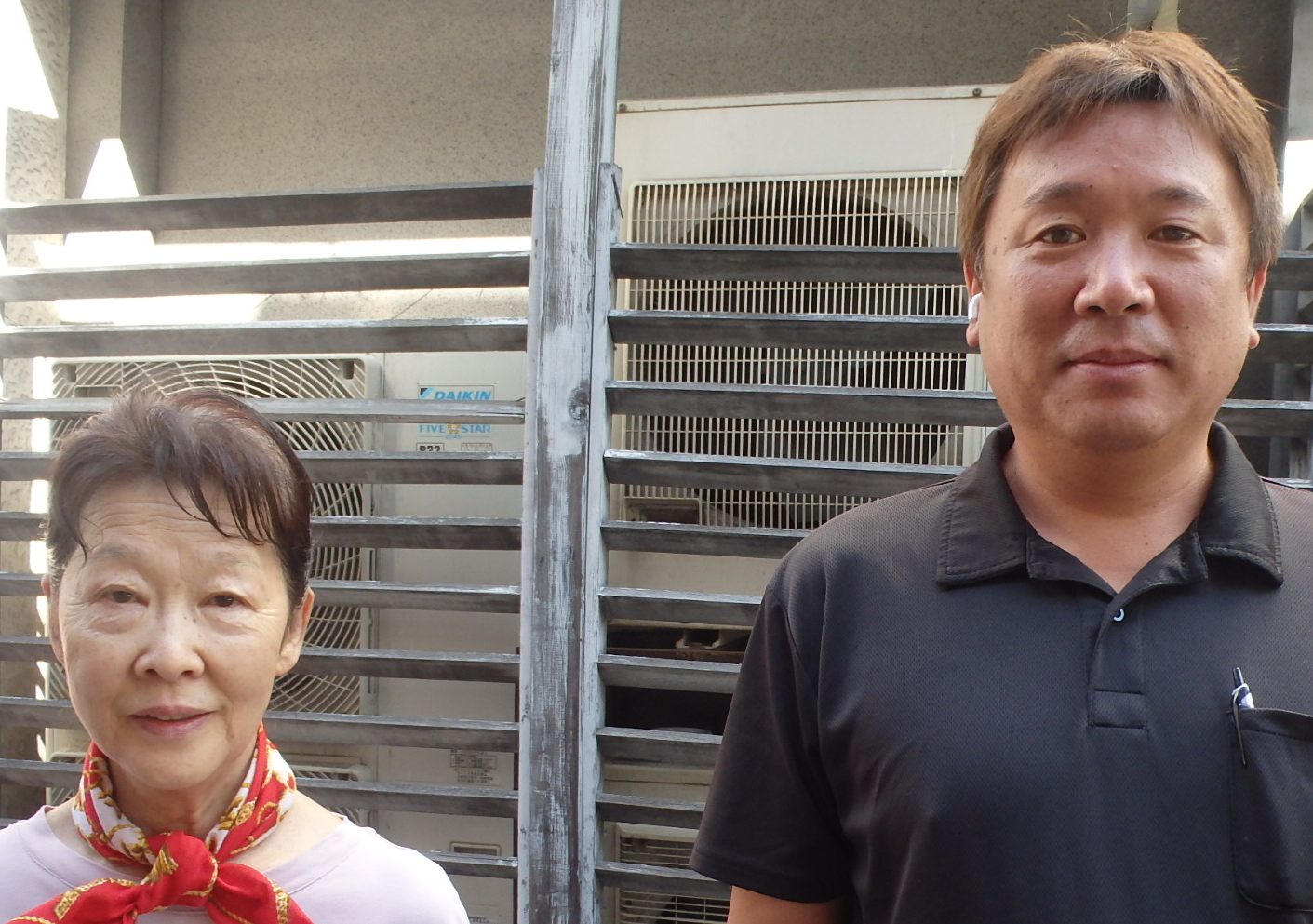 守山区の皆さまへ錆びた瓦棒屋根とお隣の折板屋根を塗装頂いたお客様